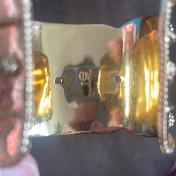 Elegant Gold Cuff Bracelet - Picture 3 of 4